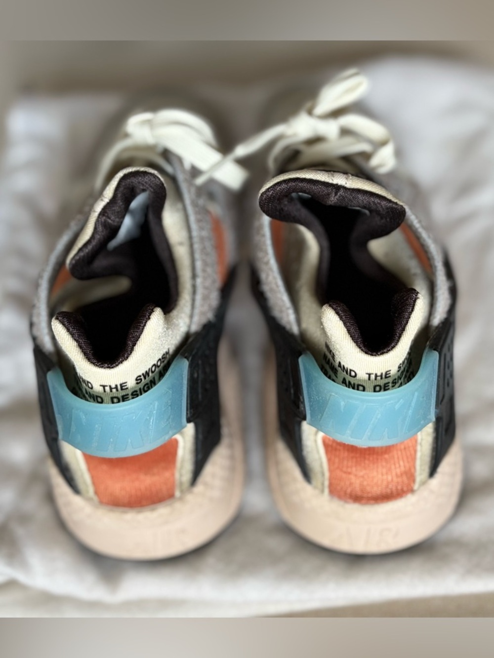 Air Huarache by Nike Women’s Sneakers Beige Cream Orange Blue Accents - Picture 4 of 6